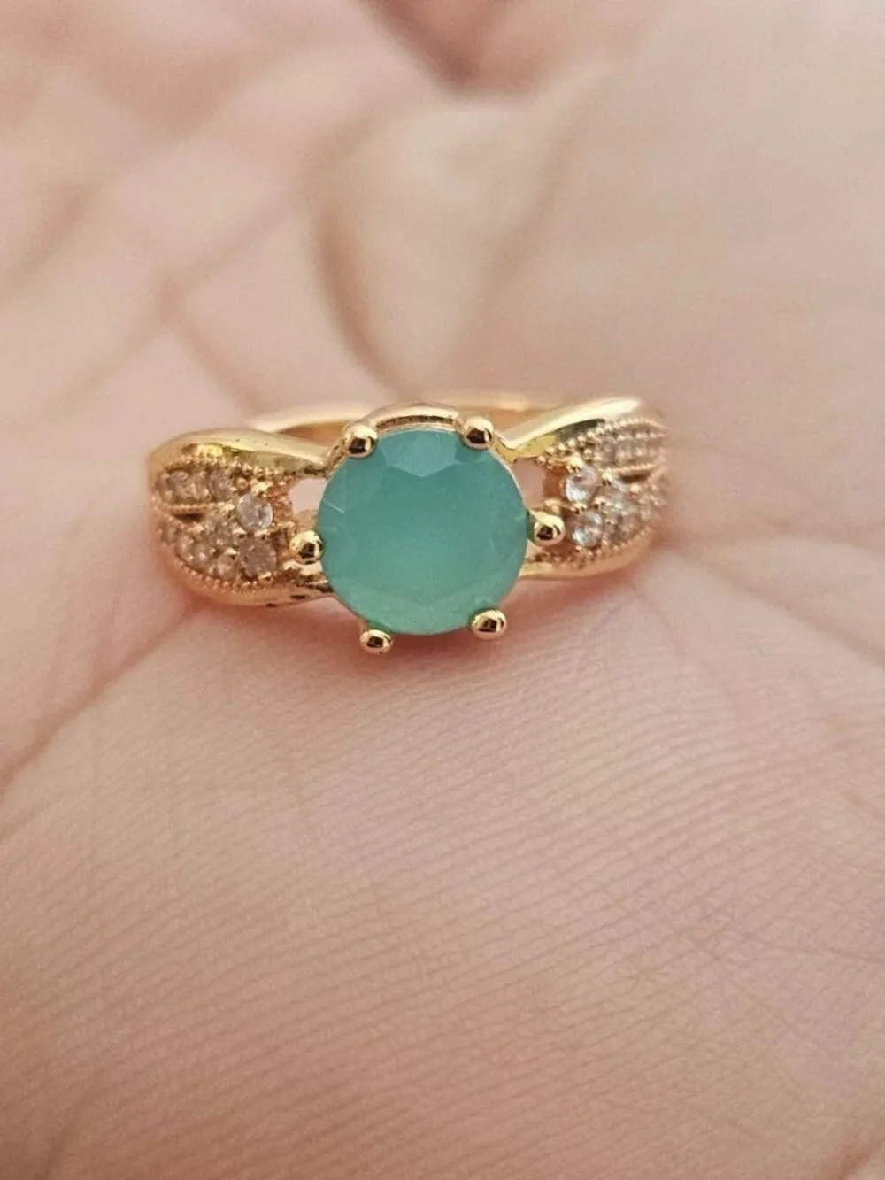 Women Ring Fashion Jewelry Faux Stone Gold Tone Fashion Ring Size 8-9 adjustable - Picture 7 of 12